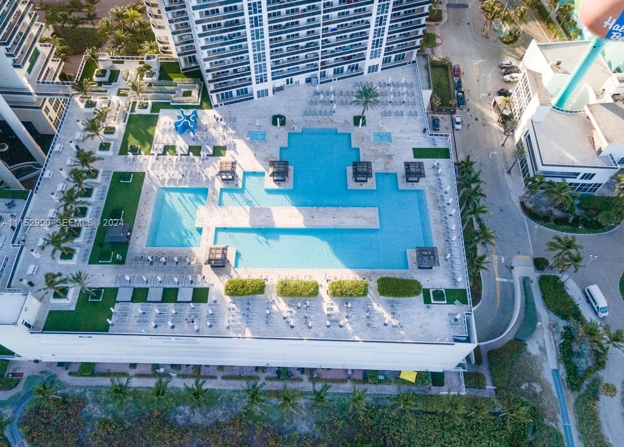 1830 OCEAN DR 4710 photo 4
