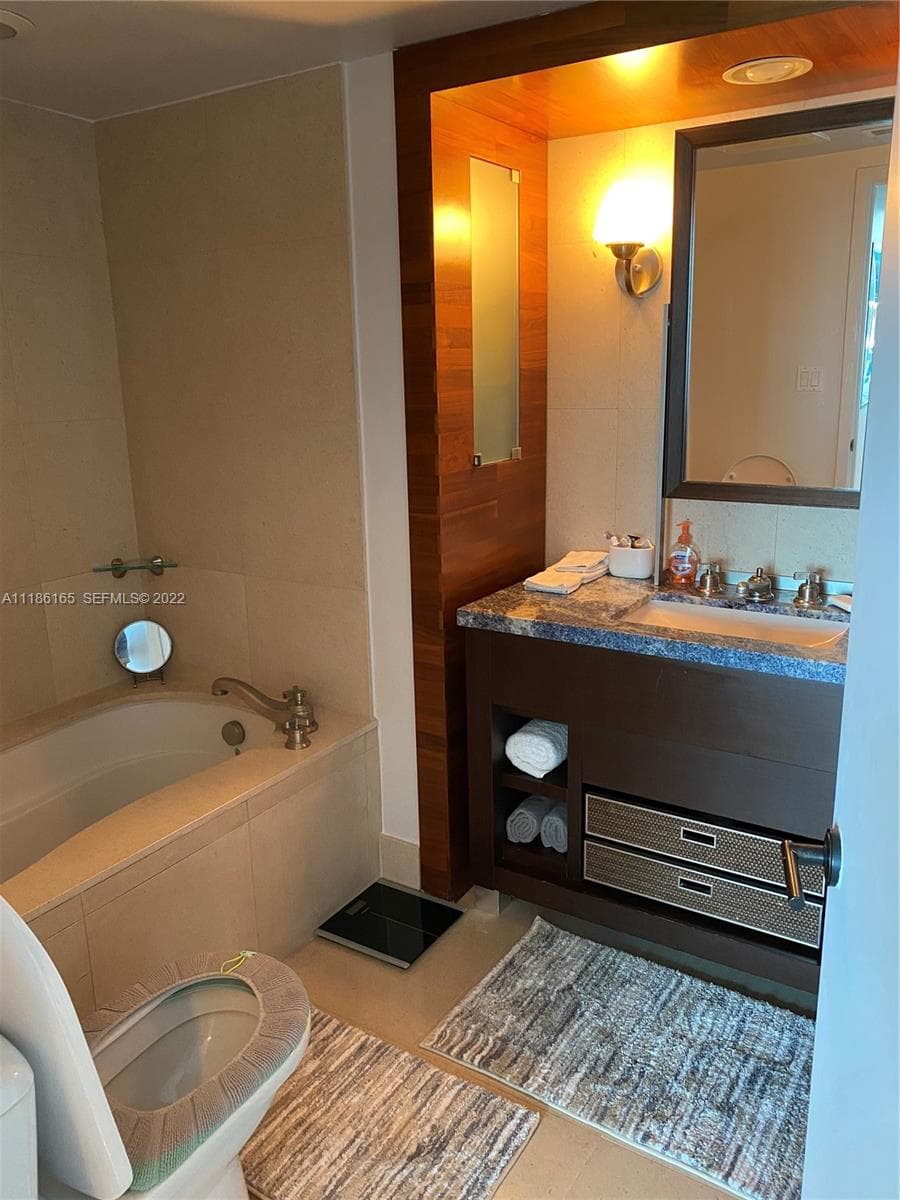 6801 Collins Ave 1102 (door 1111) photo 10