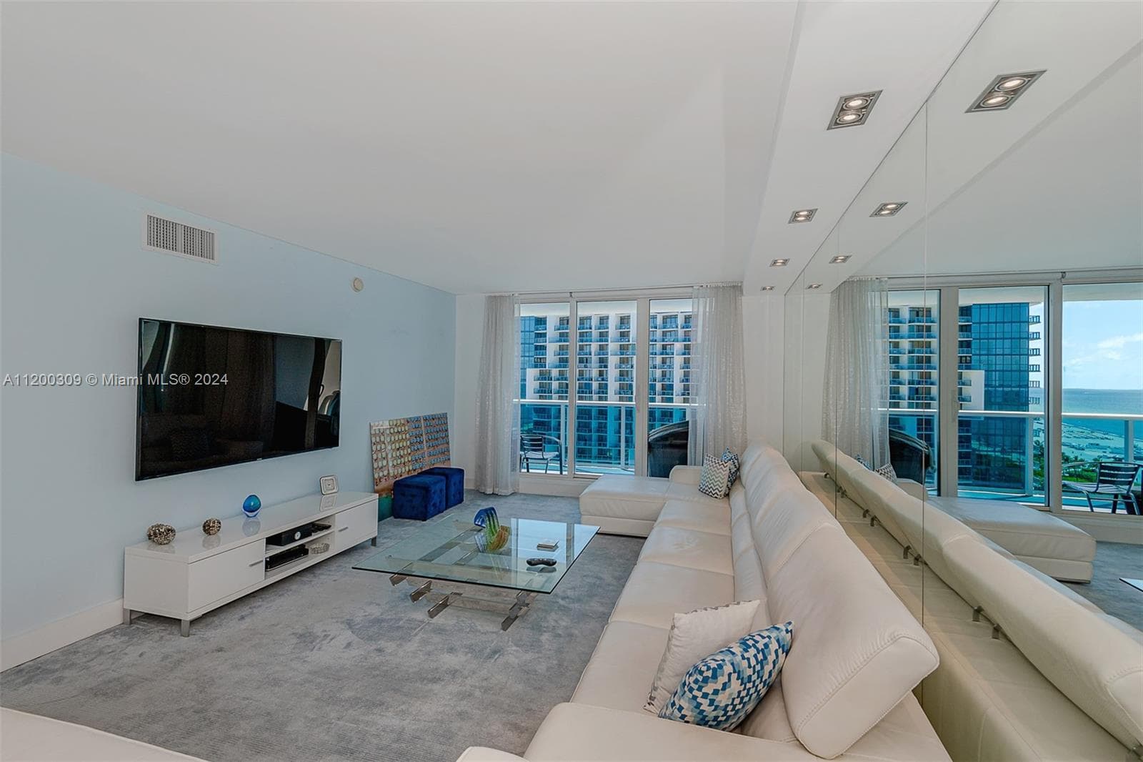 2301 Collins Ave 1506 photo 6