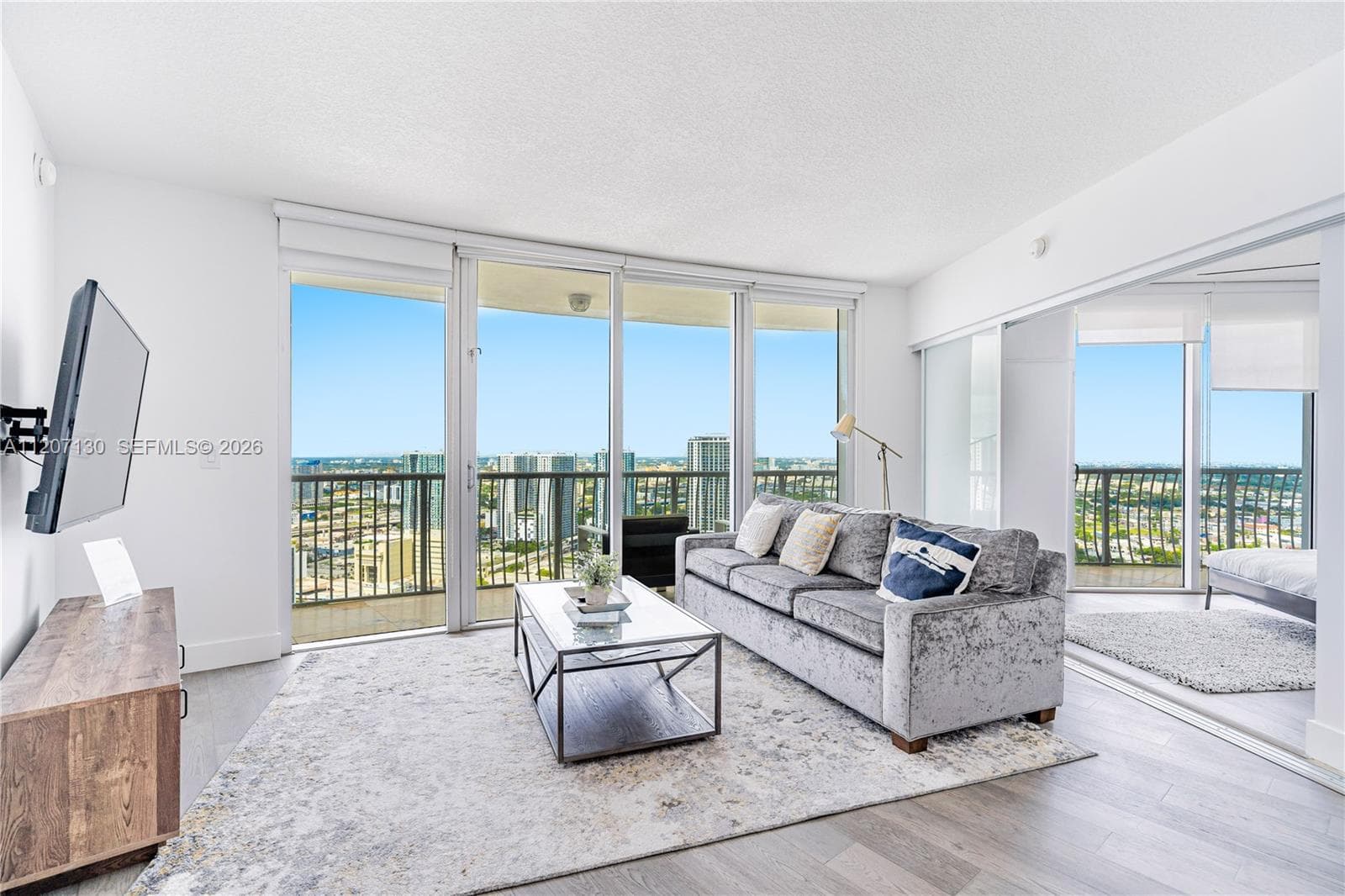 1750 N Bayshore Dr 3914 photo 6