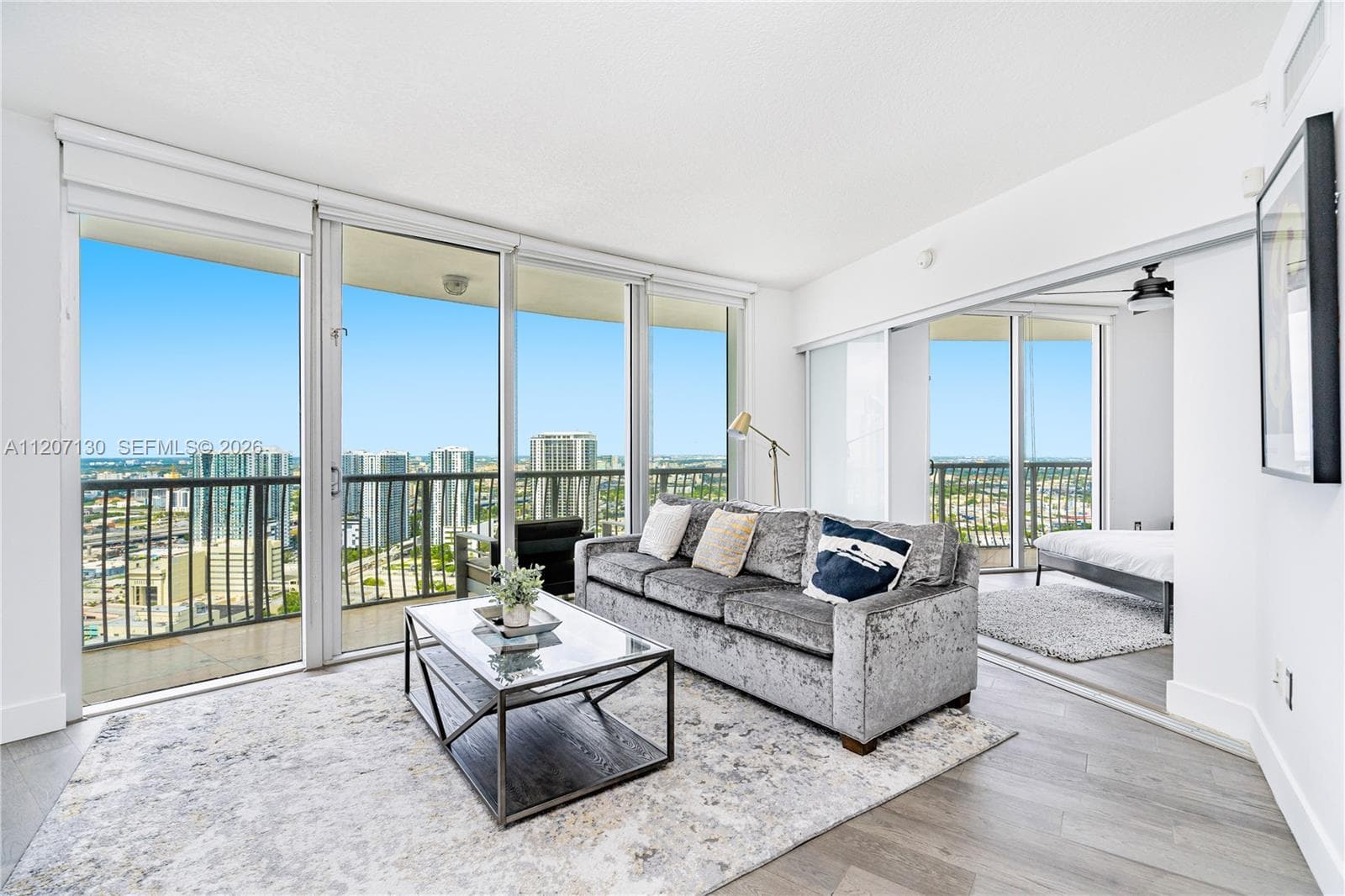 1750 N Bayshore Dr 3914 photo 1