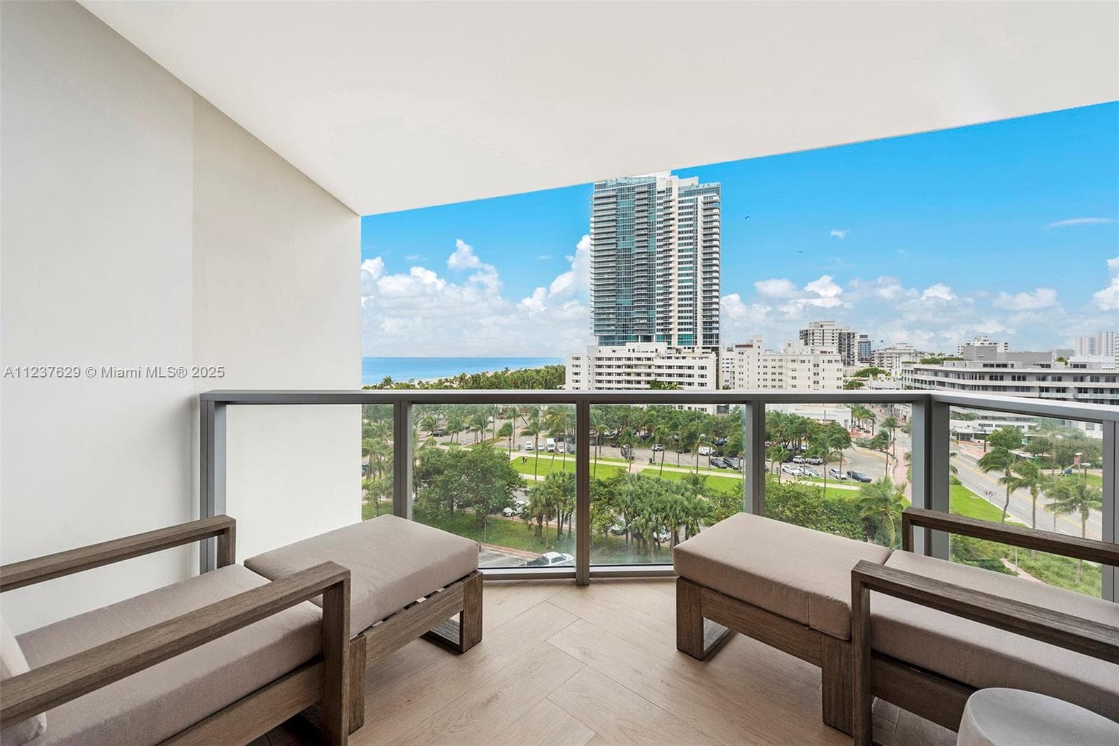 2201 Collins Ave 804 photo 2