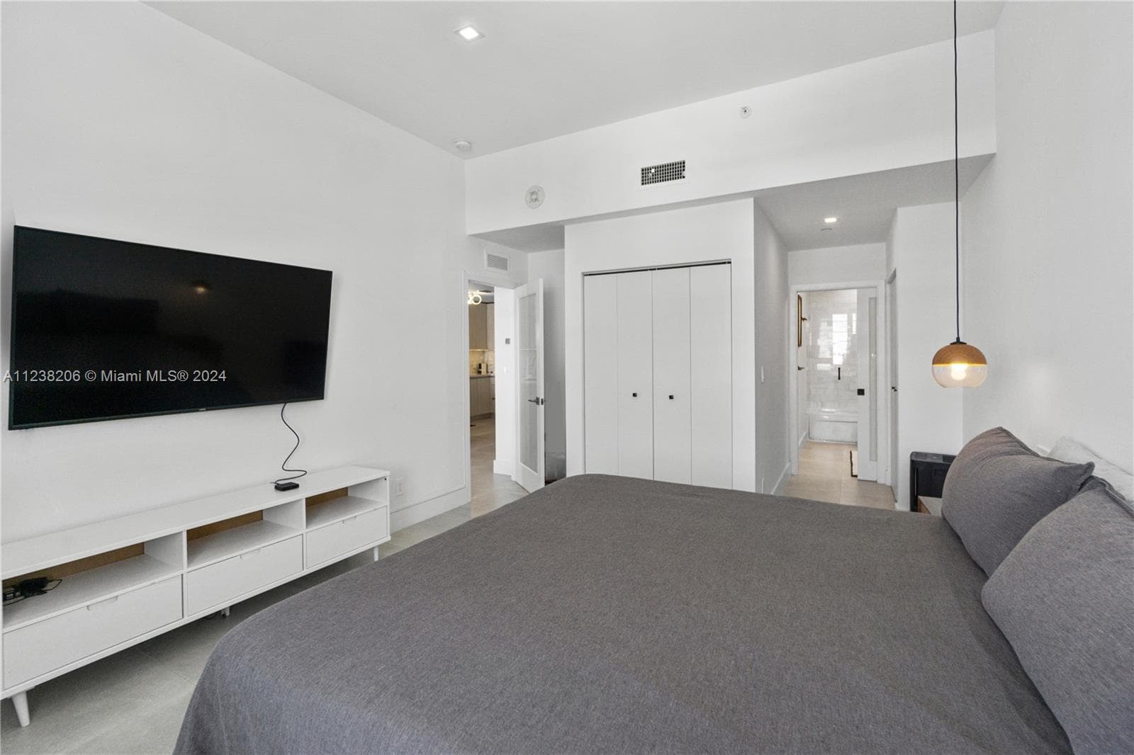100 Lincoln Rd 1608 photo 16