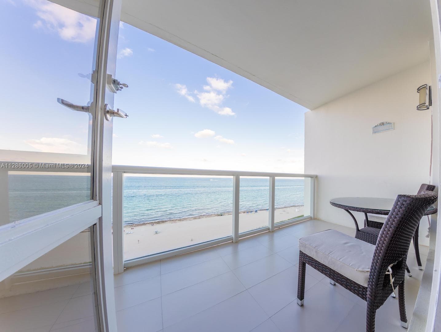 5601 Collins Ave 1206 photo 2