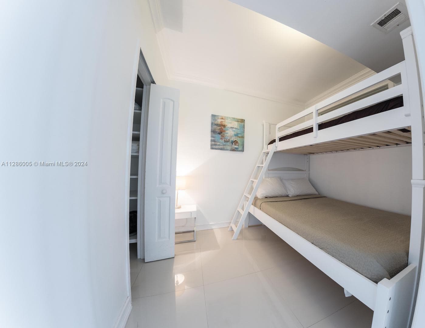 5601 Collins Ave 1206 photo 19