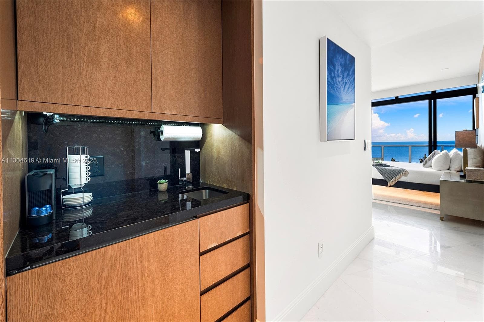 2201 Collins Ave 1926/PH- photo 7