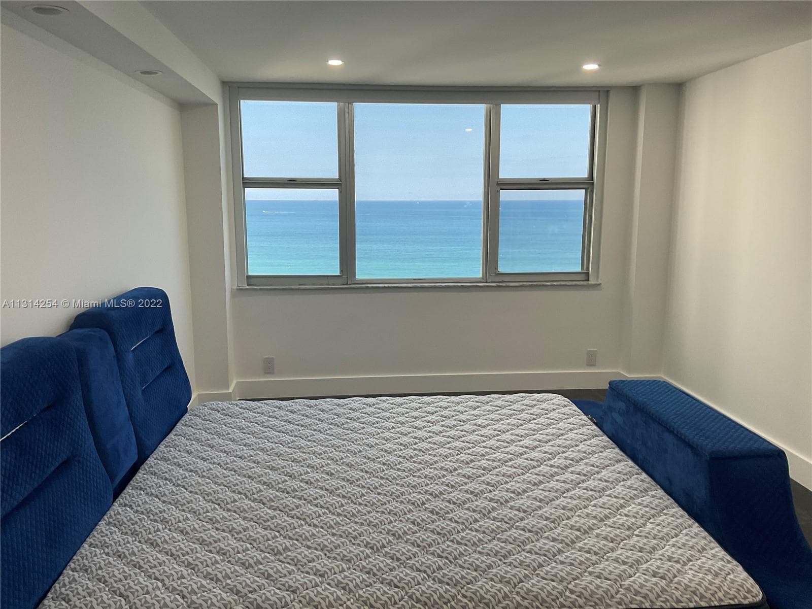 3180 Ocean Dr 1503 photo 12