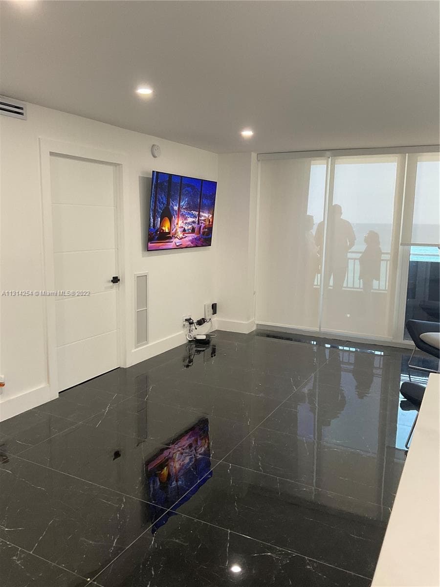 3180 Ocean Dr 1503 photo 7