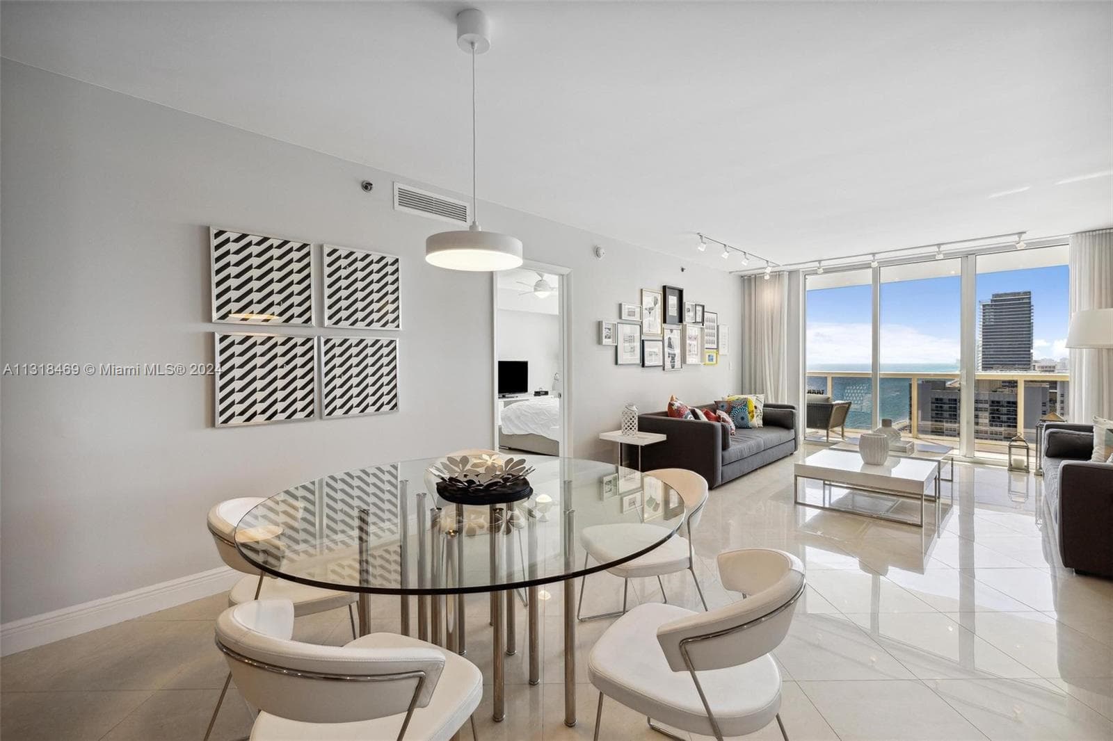 1830 Ocean Dr 2703 photo 6