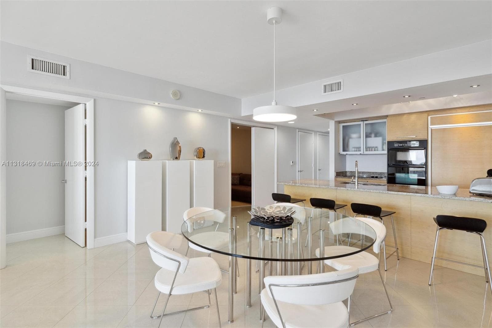 1830 Ocean Dr 2703 photo 13