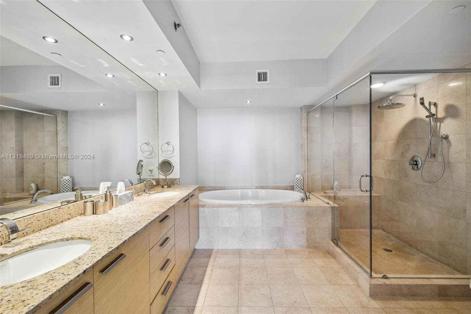 1830 Ocean Dr 2703 photo 16