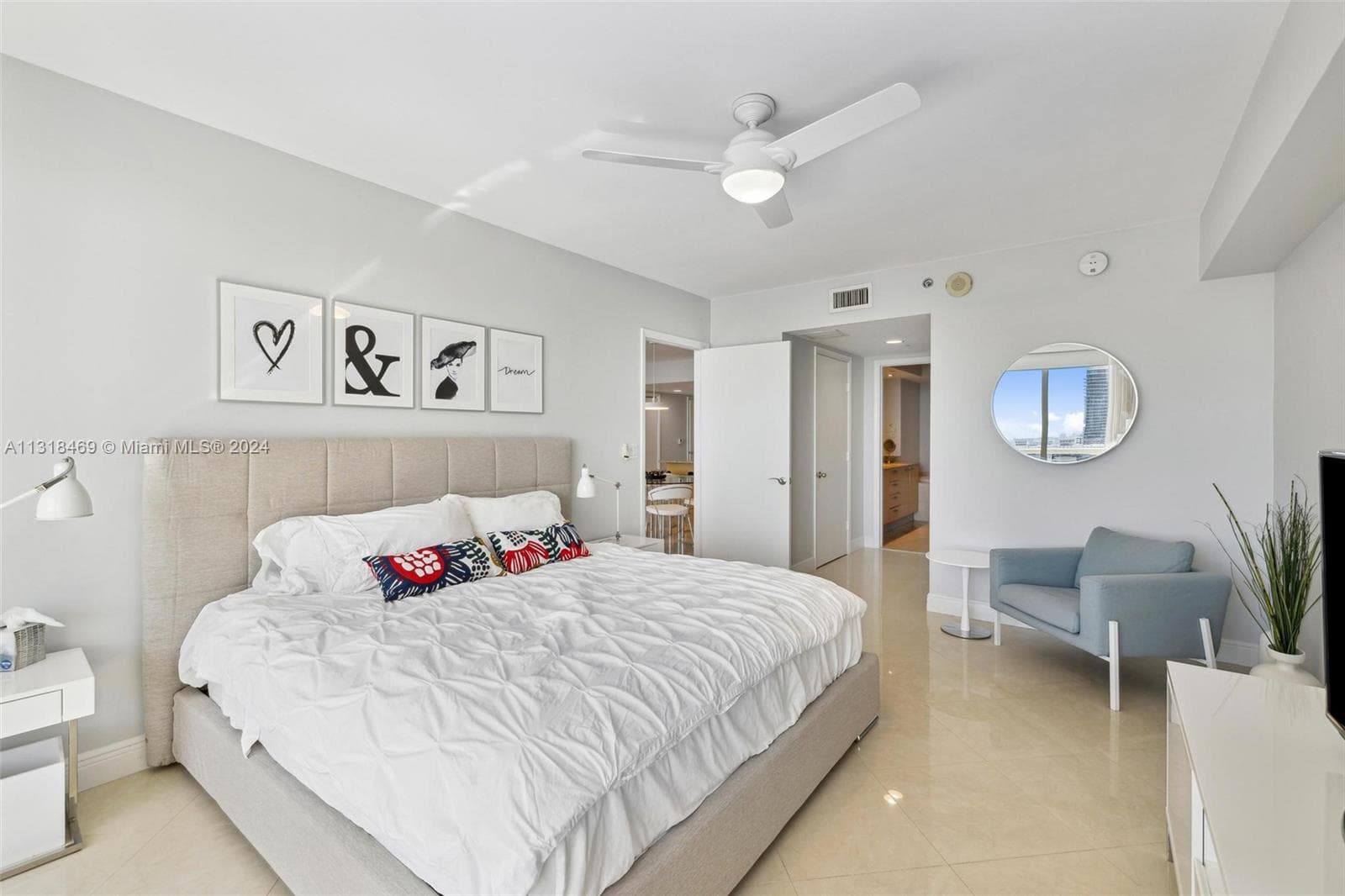1830 Ocean Dr 2703 photo 12