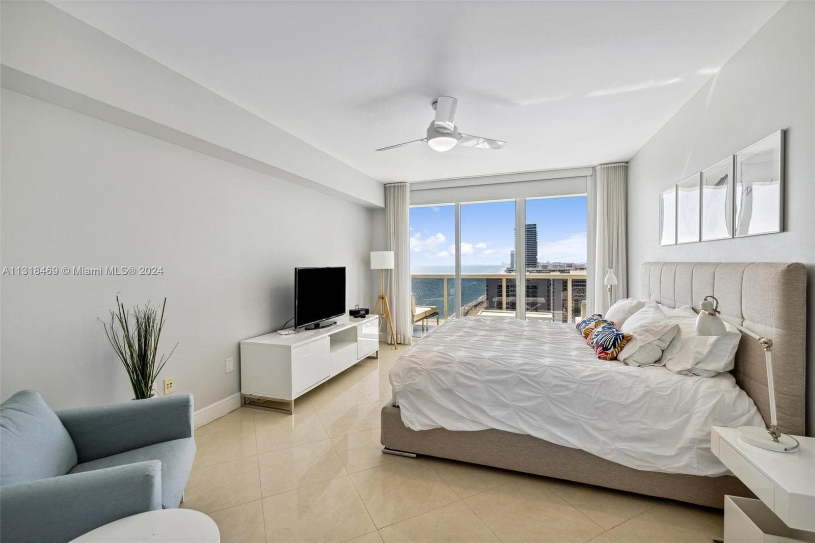 1830 Ocean Dr 2703 photo 11