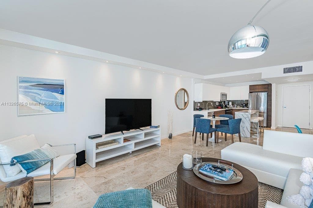 2301 Collins Ave 1117 photo 6