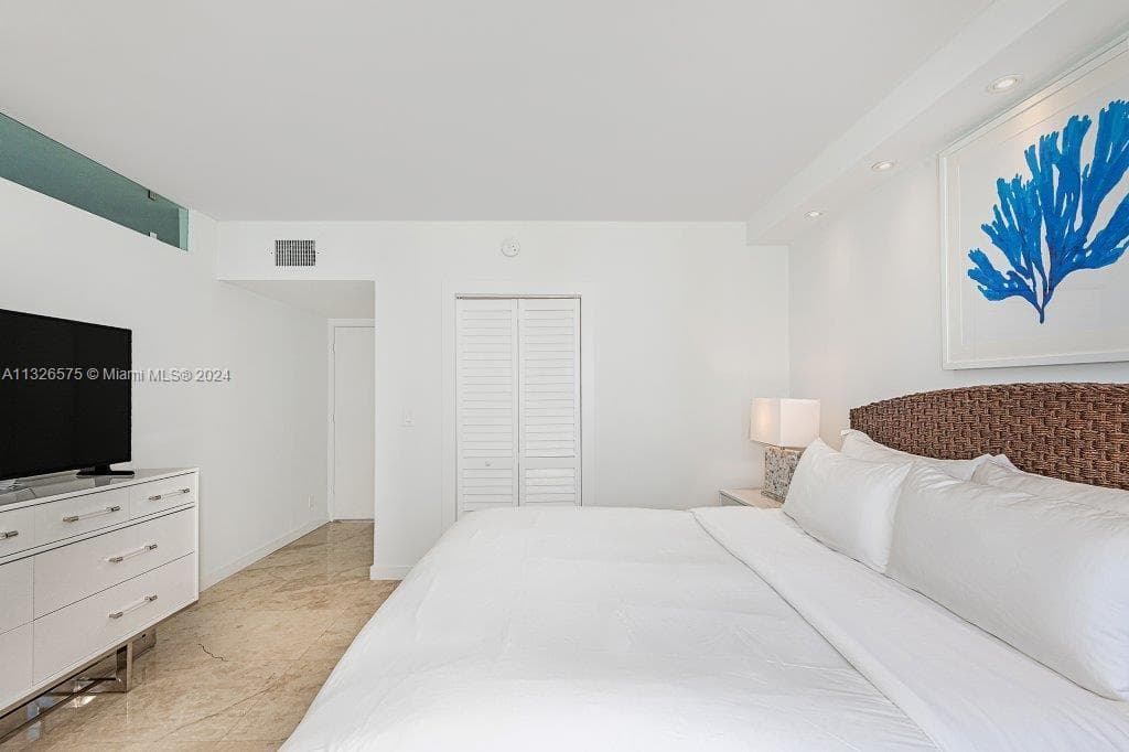 2301 Collins Ave 1117 photo 13