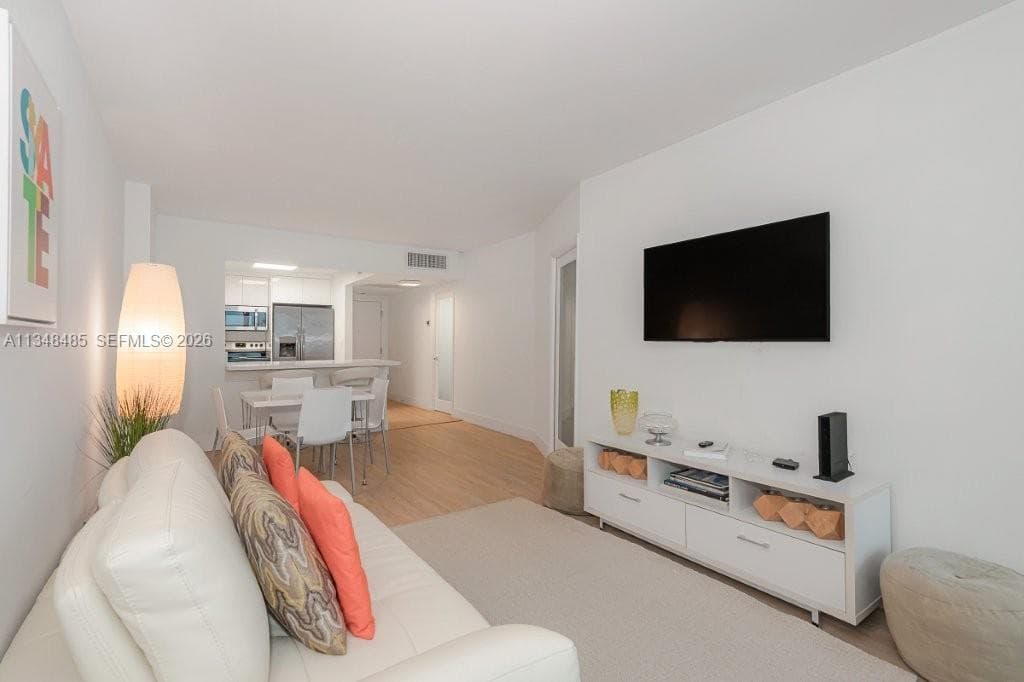 2301 Collins Ave 927 photo 1