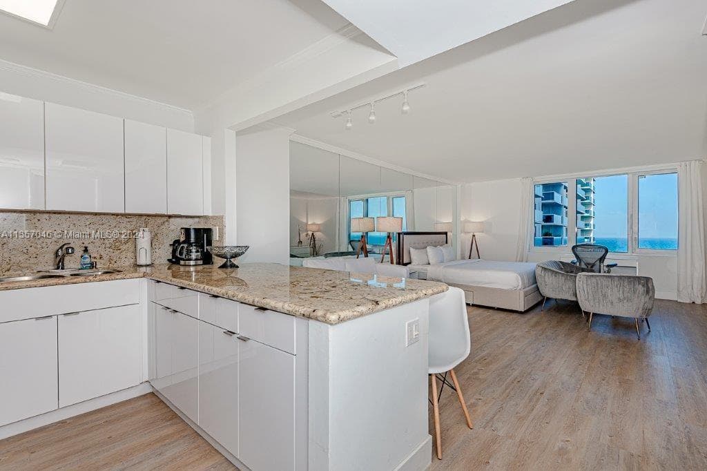 2301 Collins Ave 842 photo 15