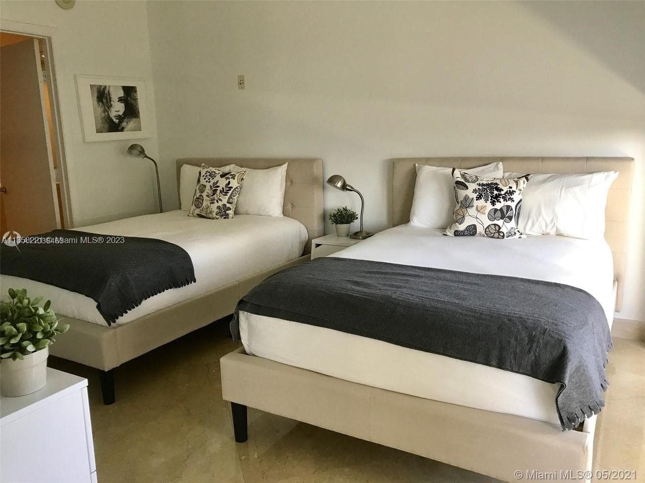 1830 S Ocean Dr 1706 photo 4