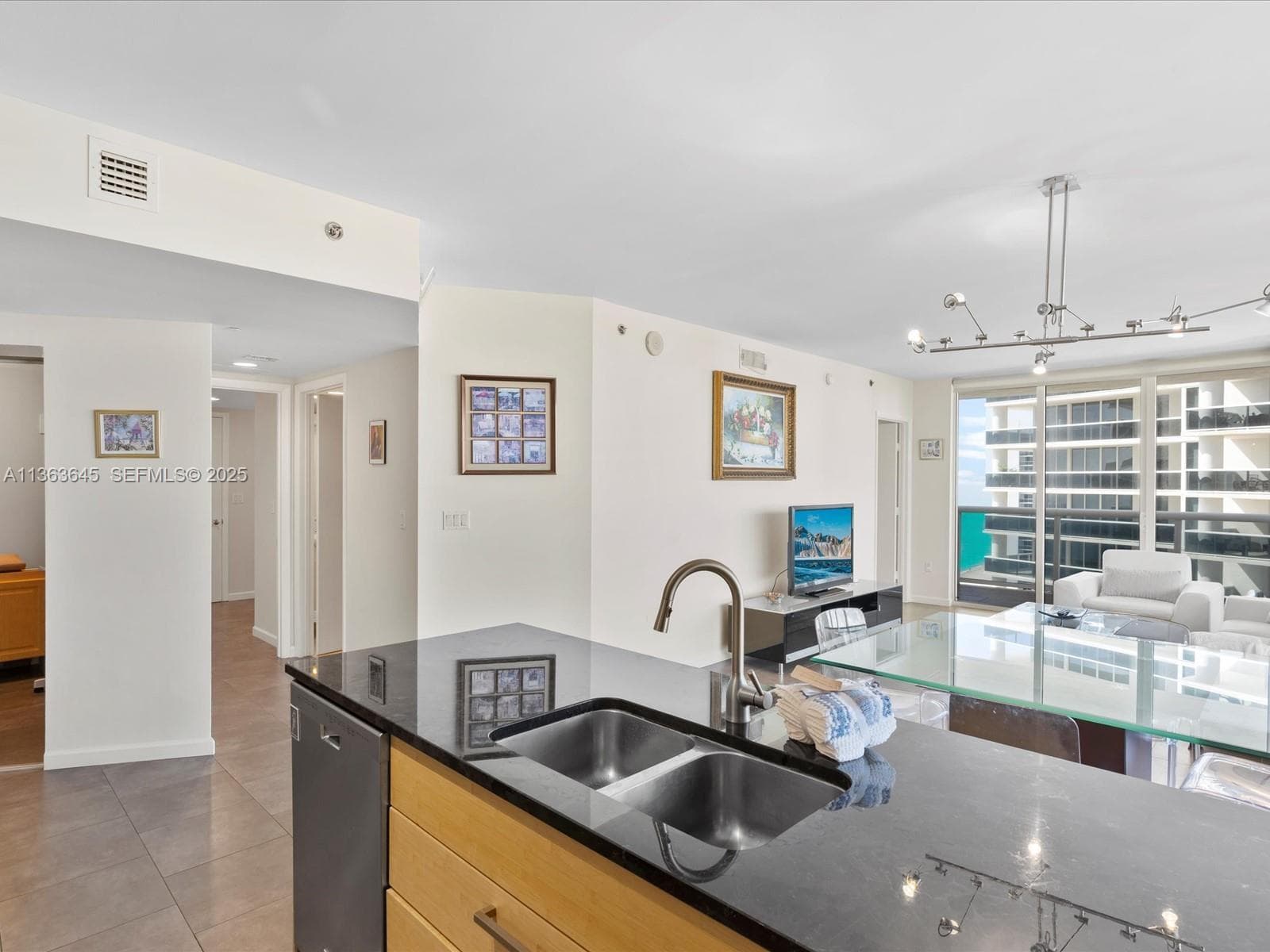 1830 S Ocean Dr 1806 short term photo 17