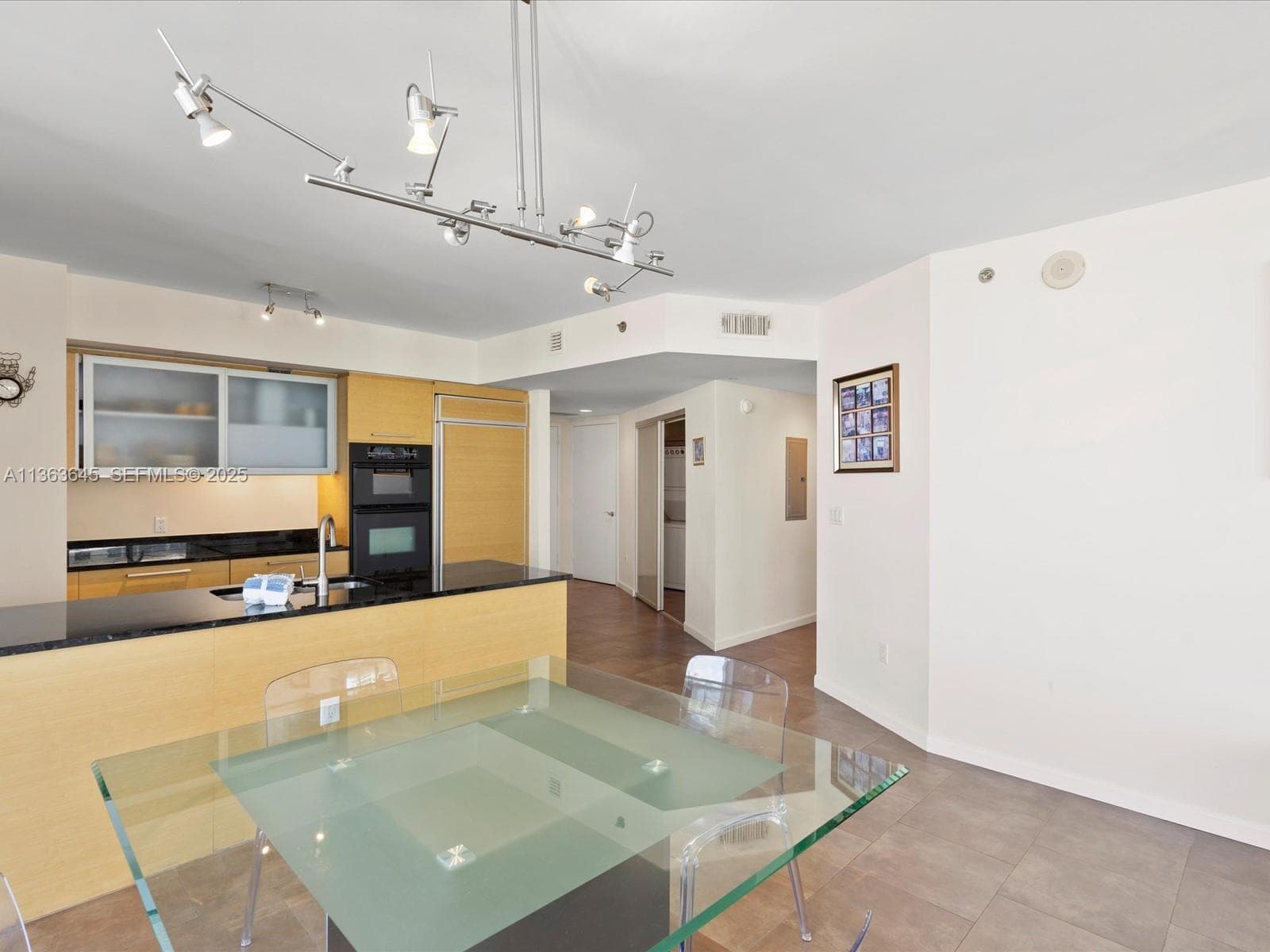 1830 S Ocean Dr 1806 short term photo 18