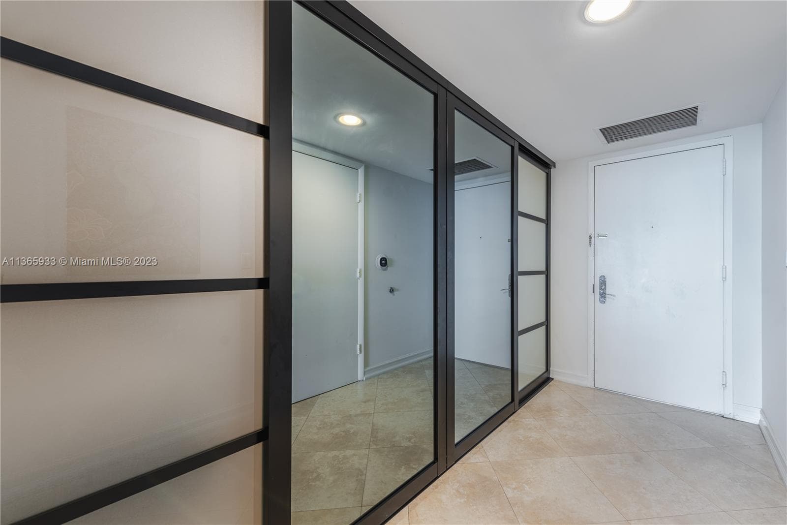 1830 S Ocean Dr Available 3511 photo 18