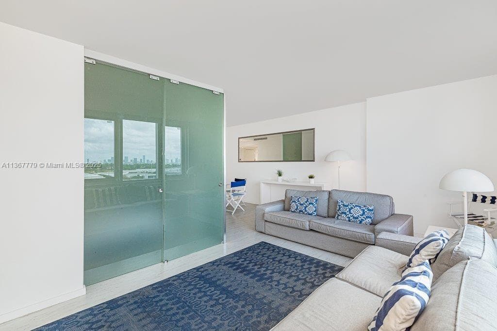 2301 Collins Ave 1032 photo 7