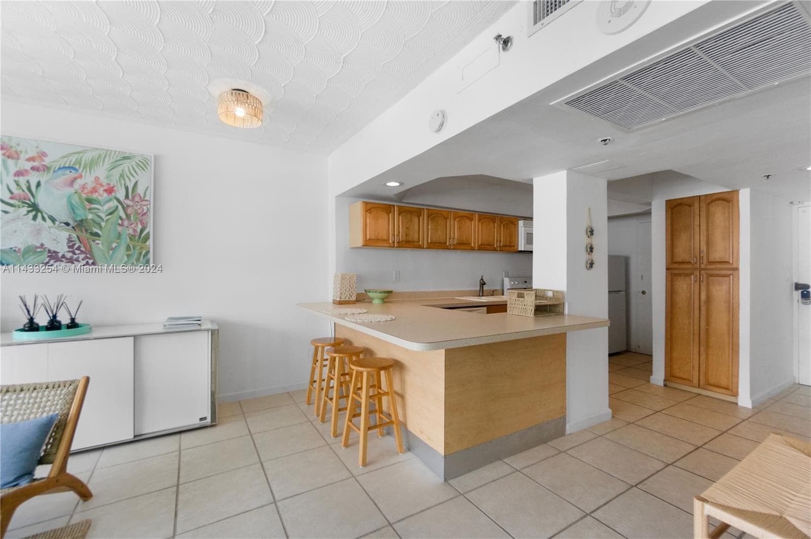 100 Lincoln Rd 1039 photo 8