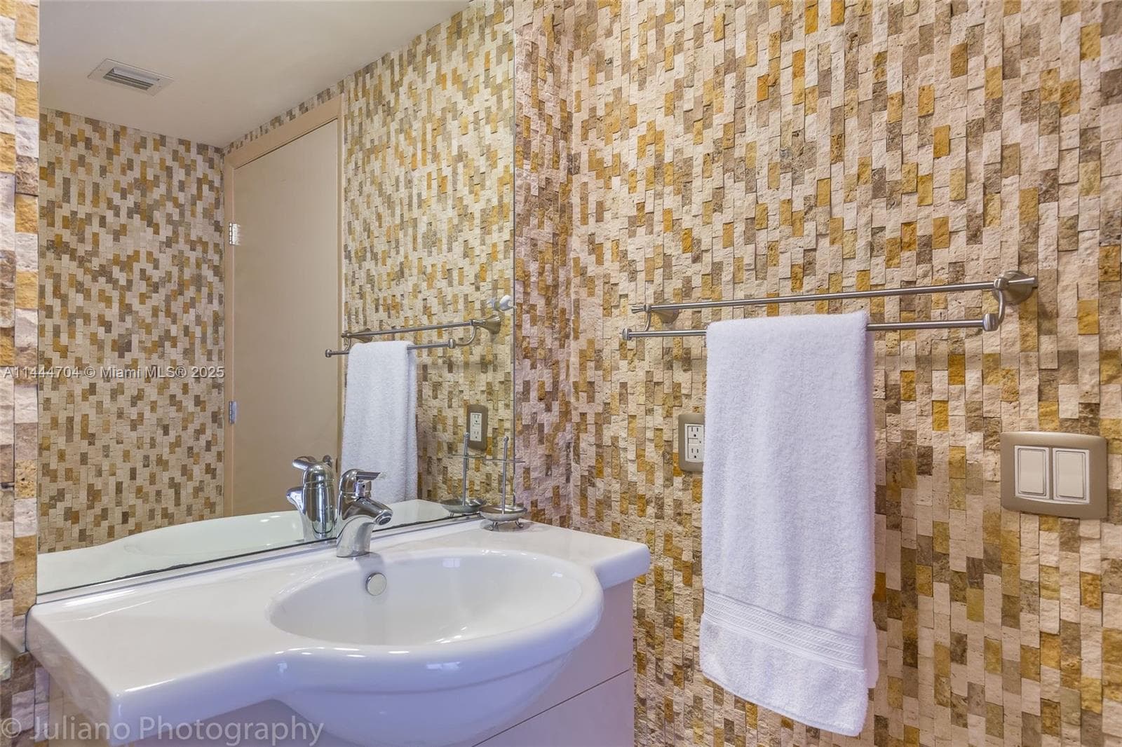 1830 S Ocean Dr 1107 photo 13