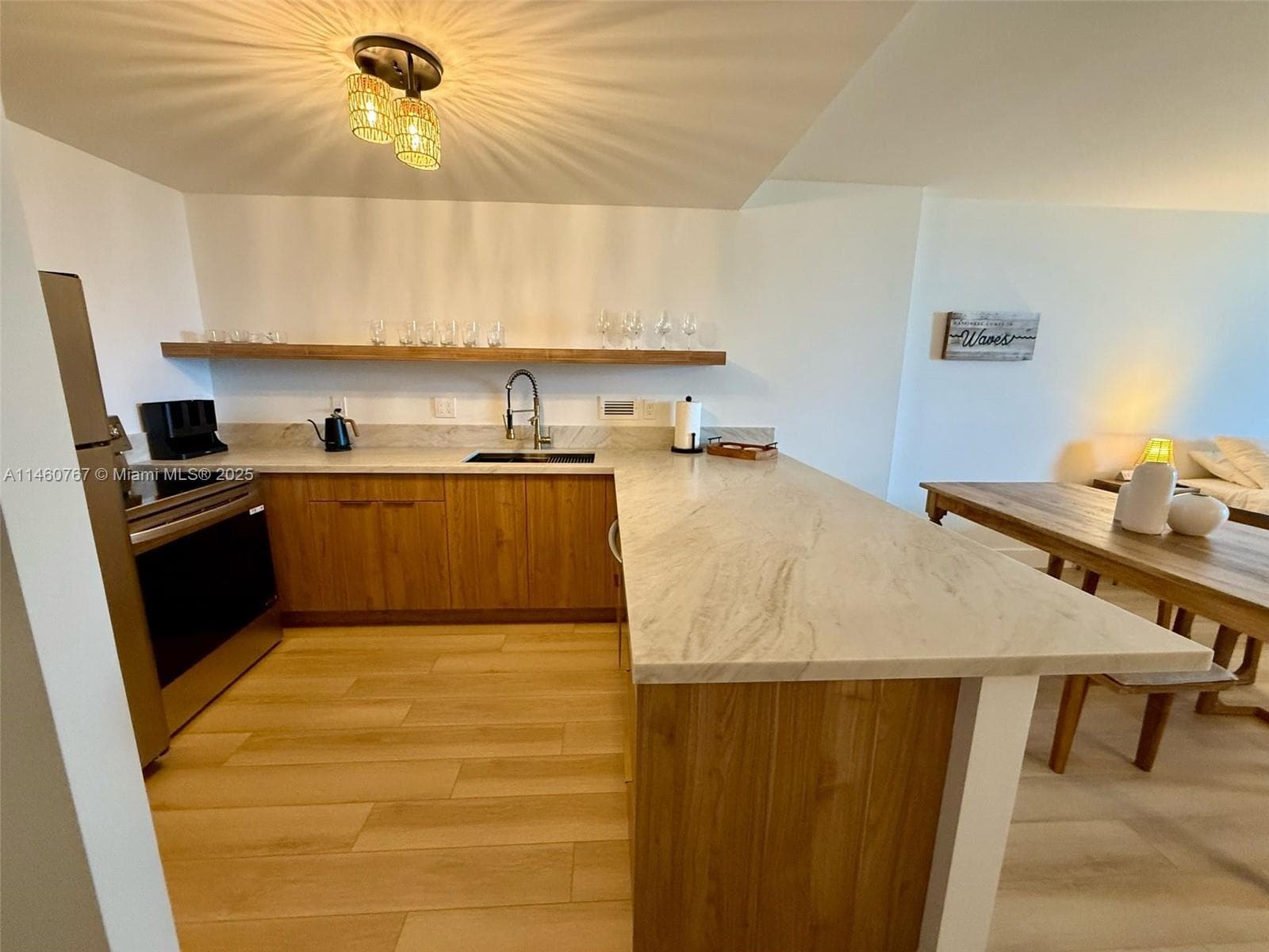 2301 Collins Ave 1121 photo 4