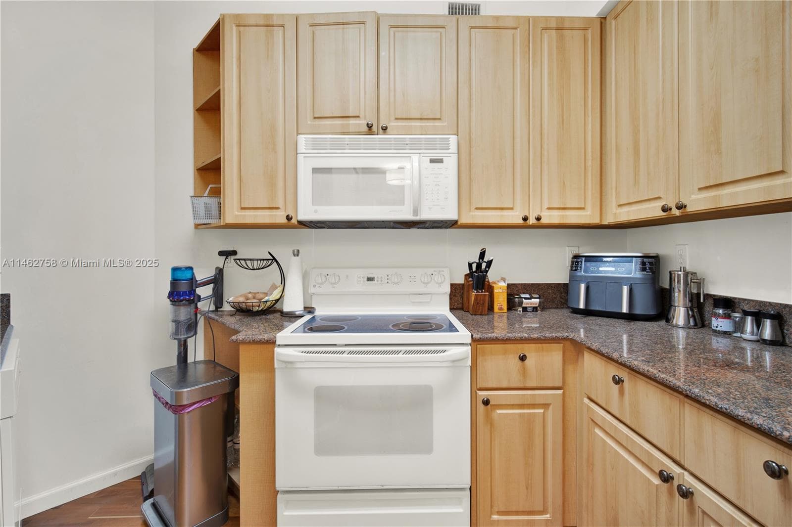 1 Century Ln 209 photo 22