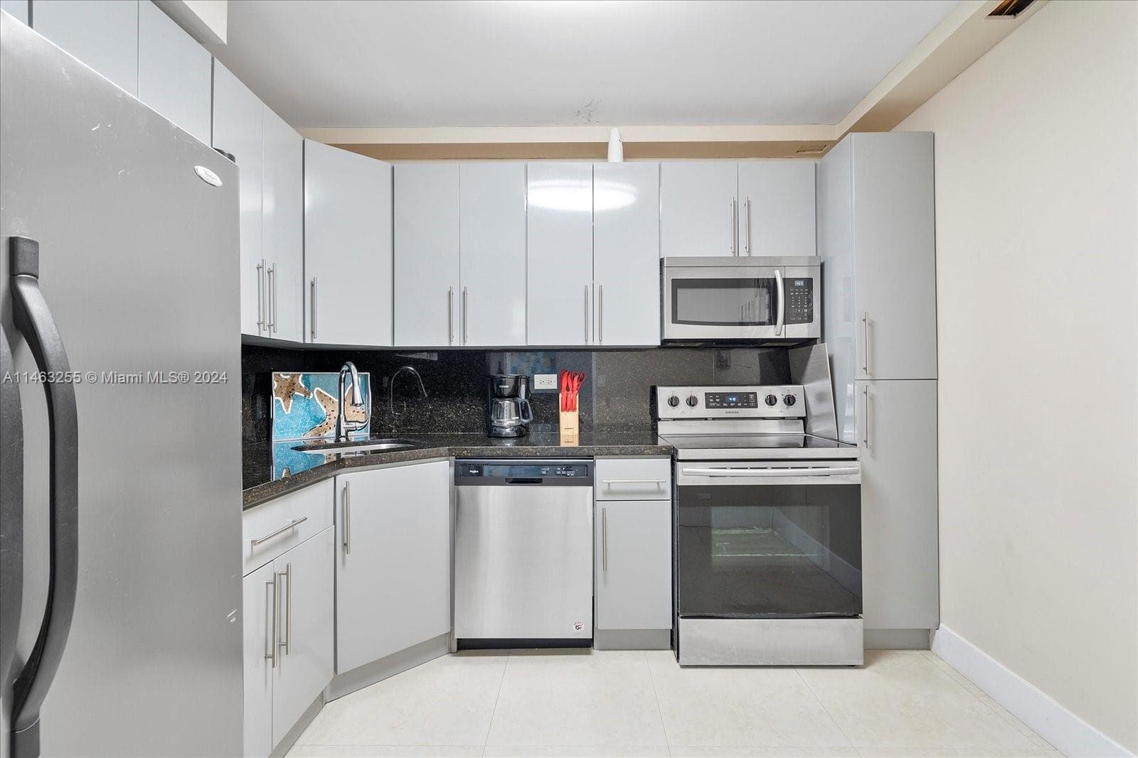 5601 Collins Ave 1514 photo 21