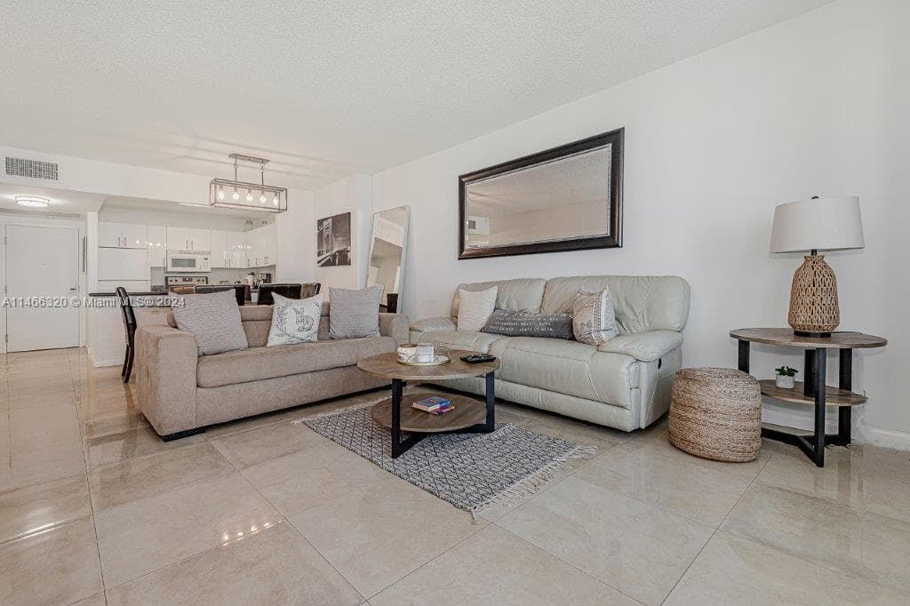 2301 Collins Ave 803 photo 6
