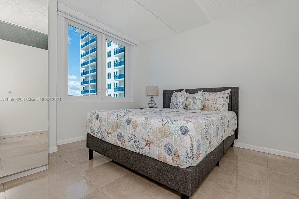 2301 Collins Ave 803 photo 9