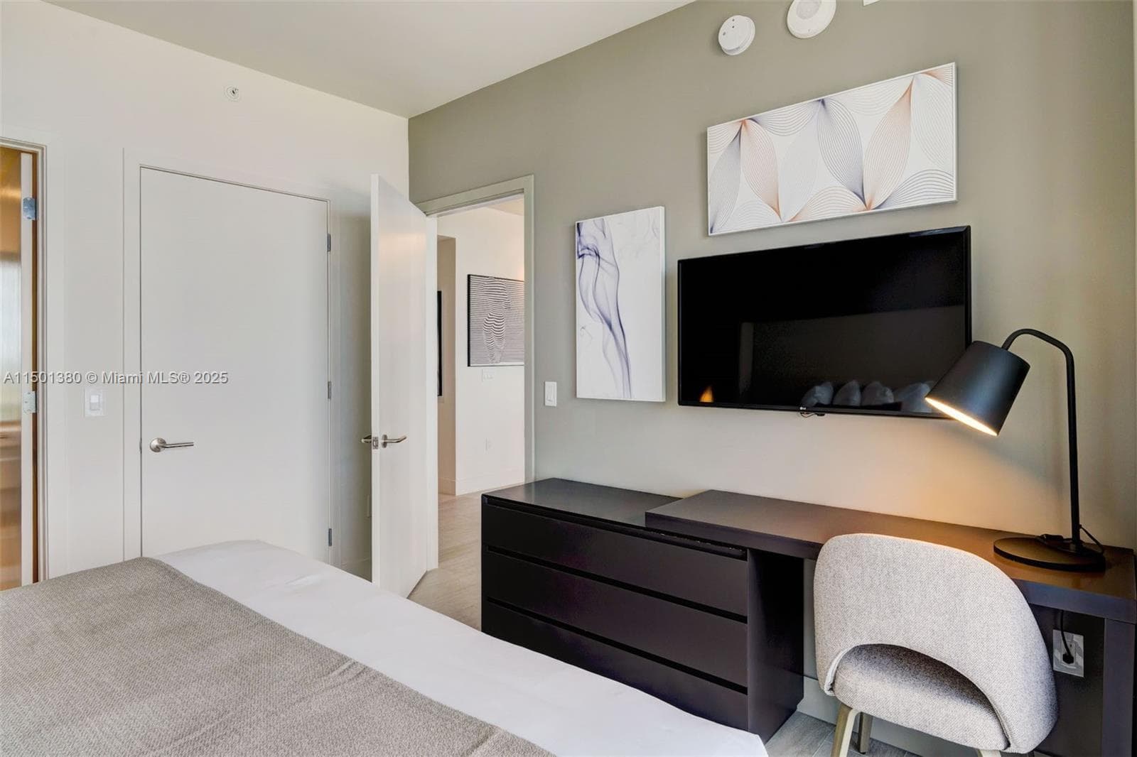 4010 Ocean Dr R2106 photo 14