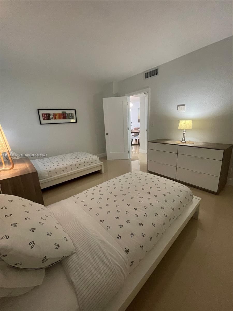 3801 S OCEAN DR 15V photo 18
