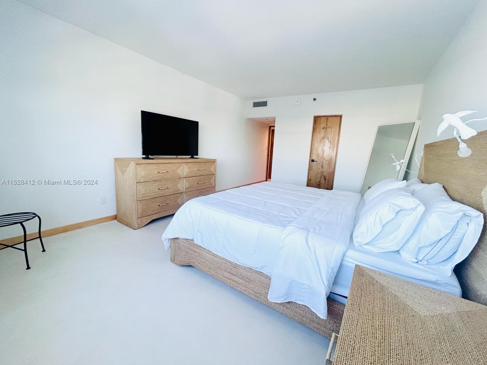 100 Lincoln Rd 1543 photo 9