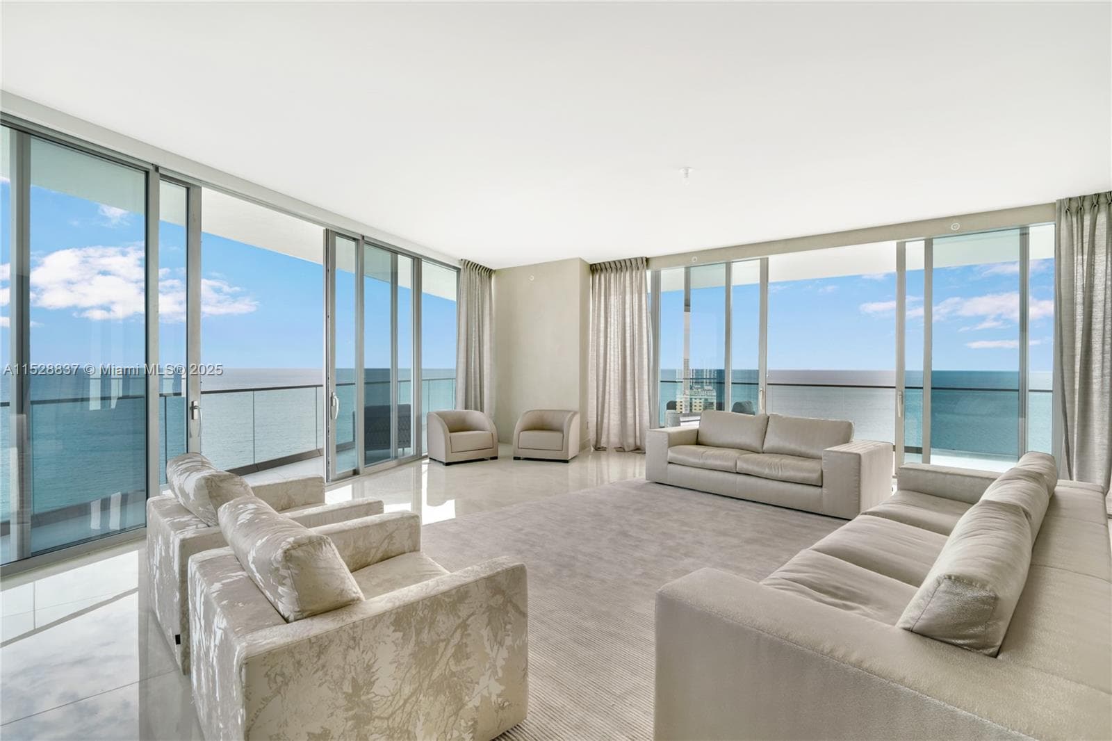18975 Collins Ave 2000 photo 11