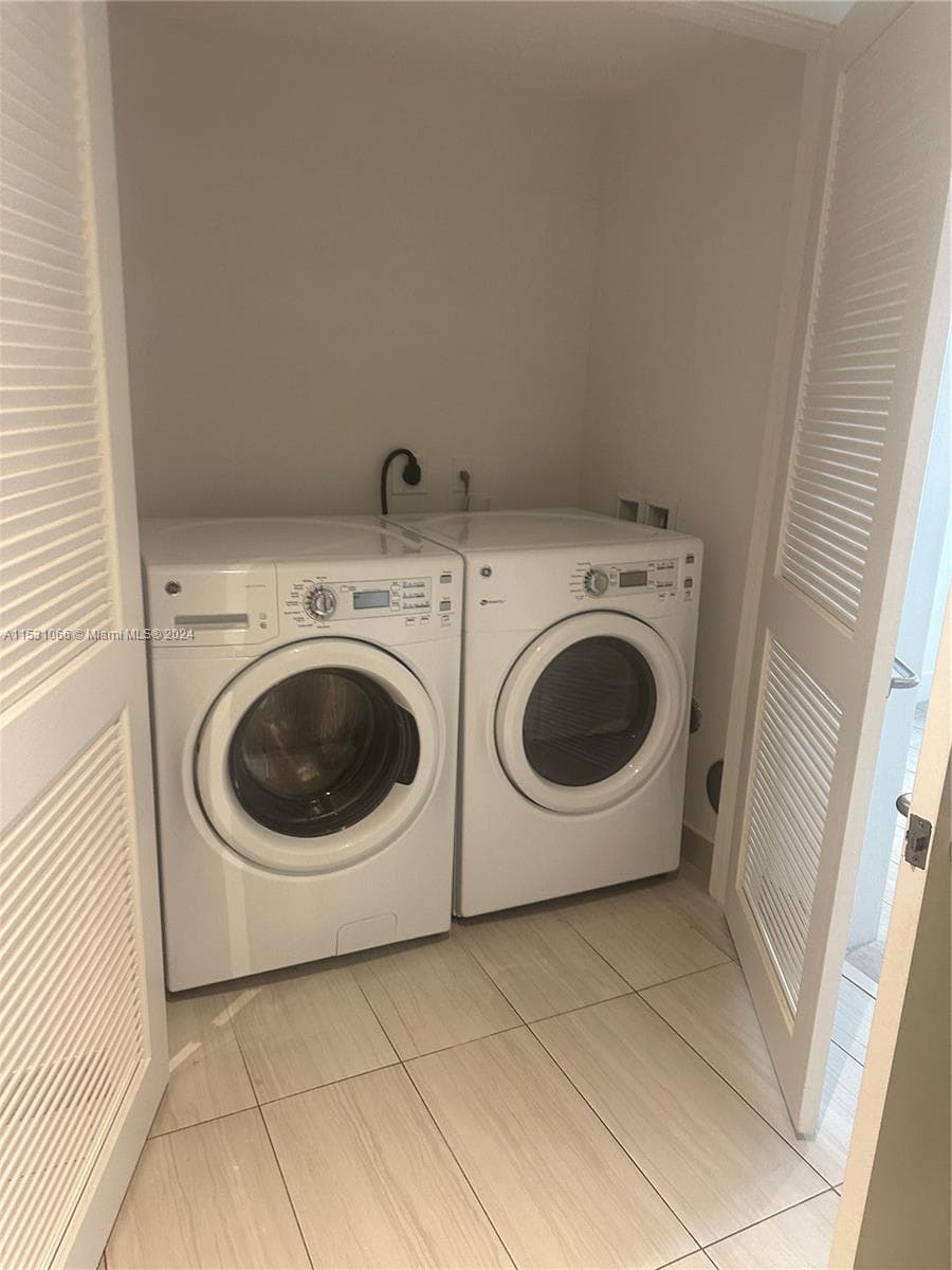 4010 Ocean Dr R707 photo 8