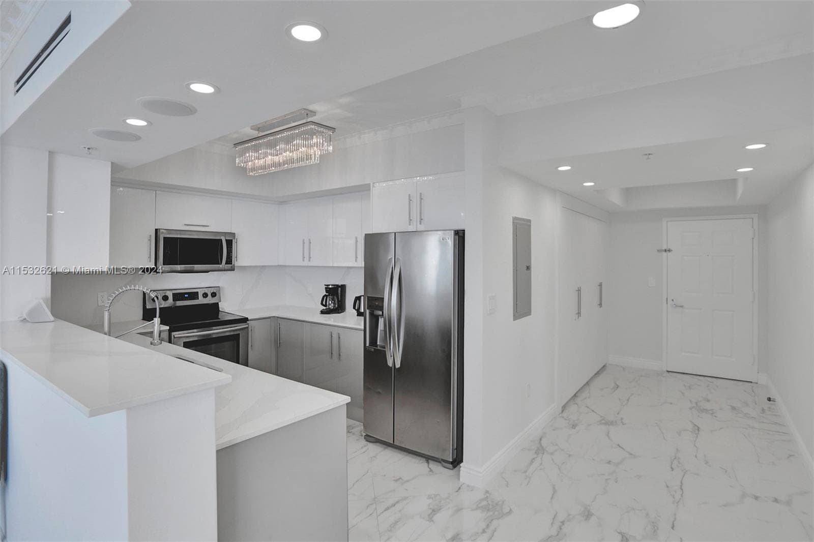 16699 Collins Ave 2209 photo 3