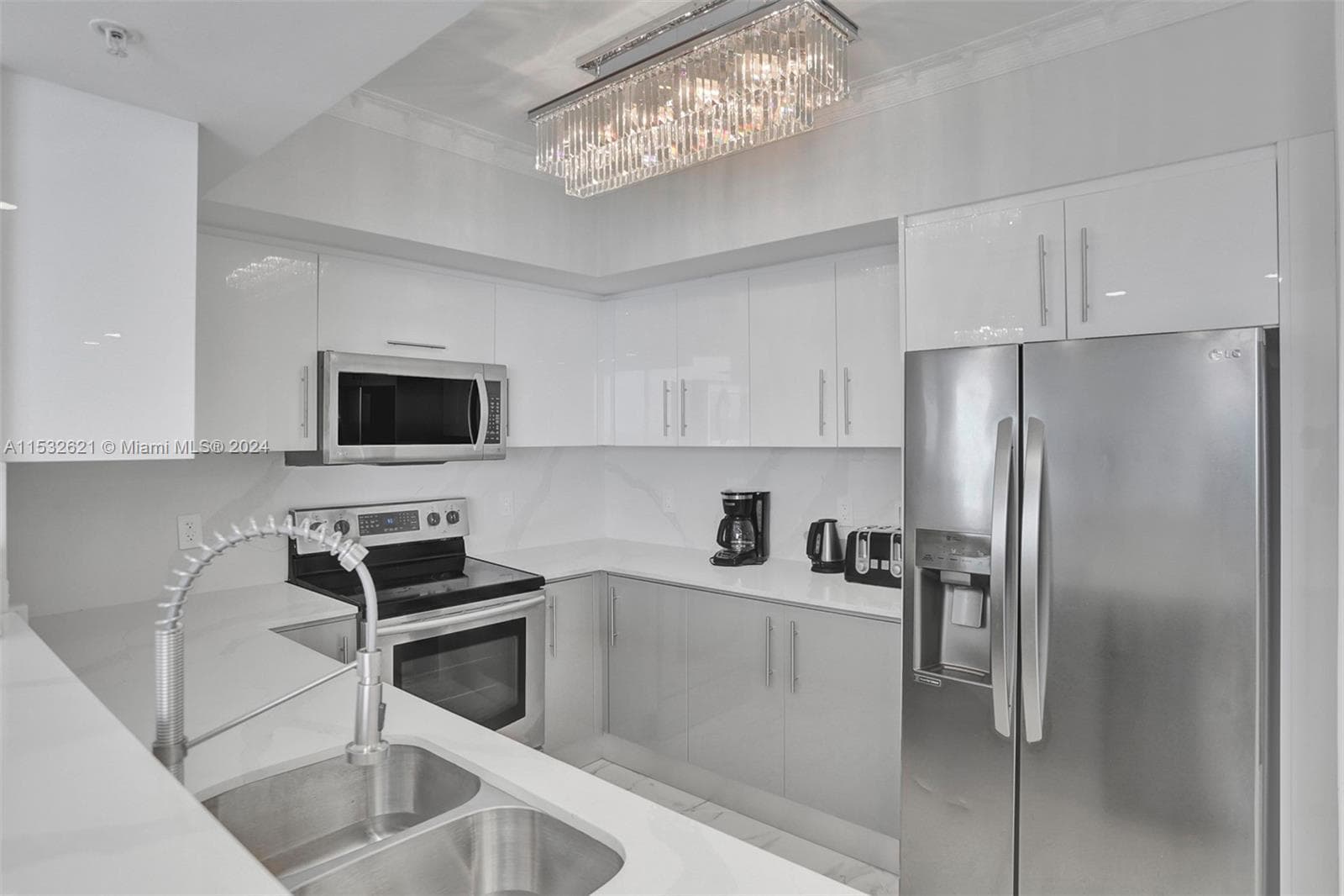 16699 Collins Ave 2209 photo 4