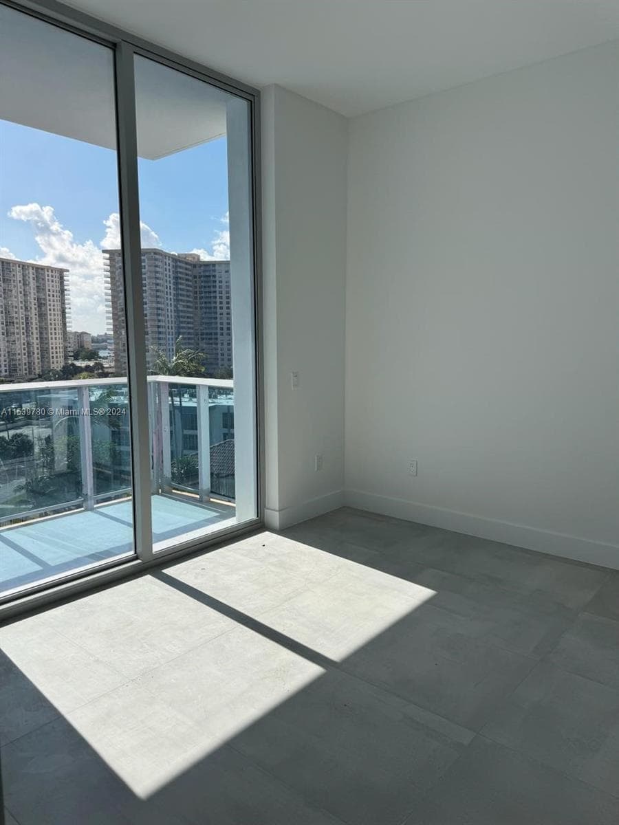 17550 Collins Avenue 701 photo 4