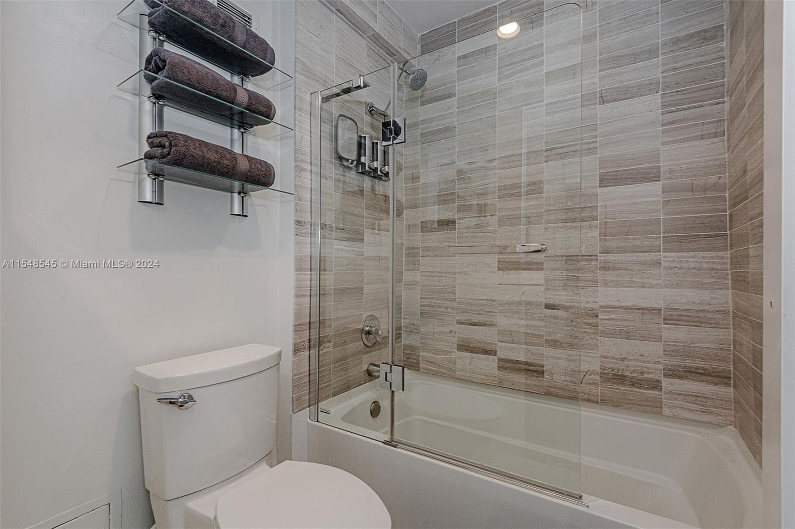 2301 Collins Ave 1230 photo 17