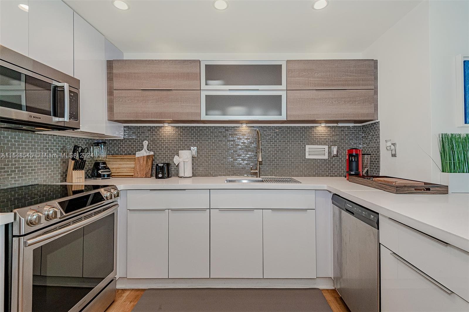 2301 Collins Ave 1230 photo 14