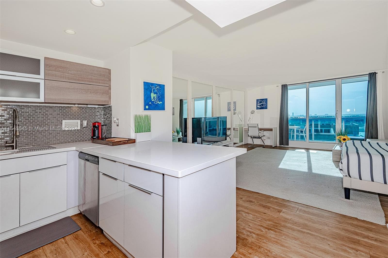 2301 Collins Ave 1230 photo 15