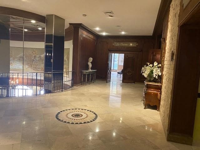 6039 Collins Ave 1110 photo 7