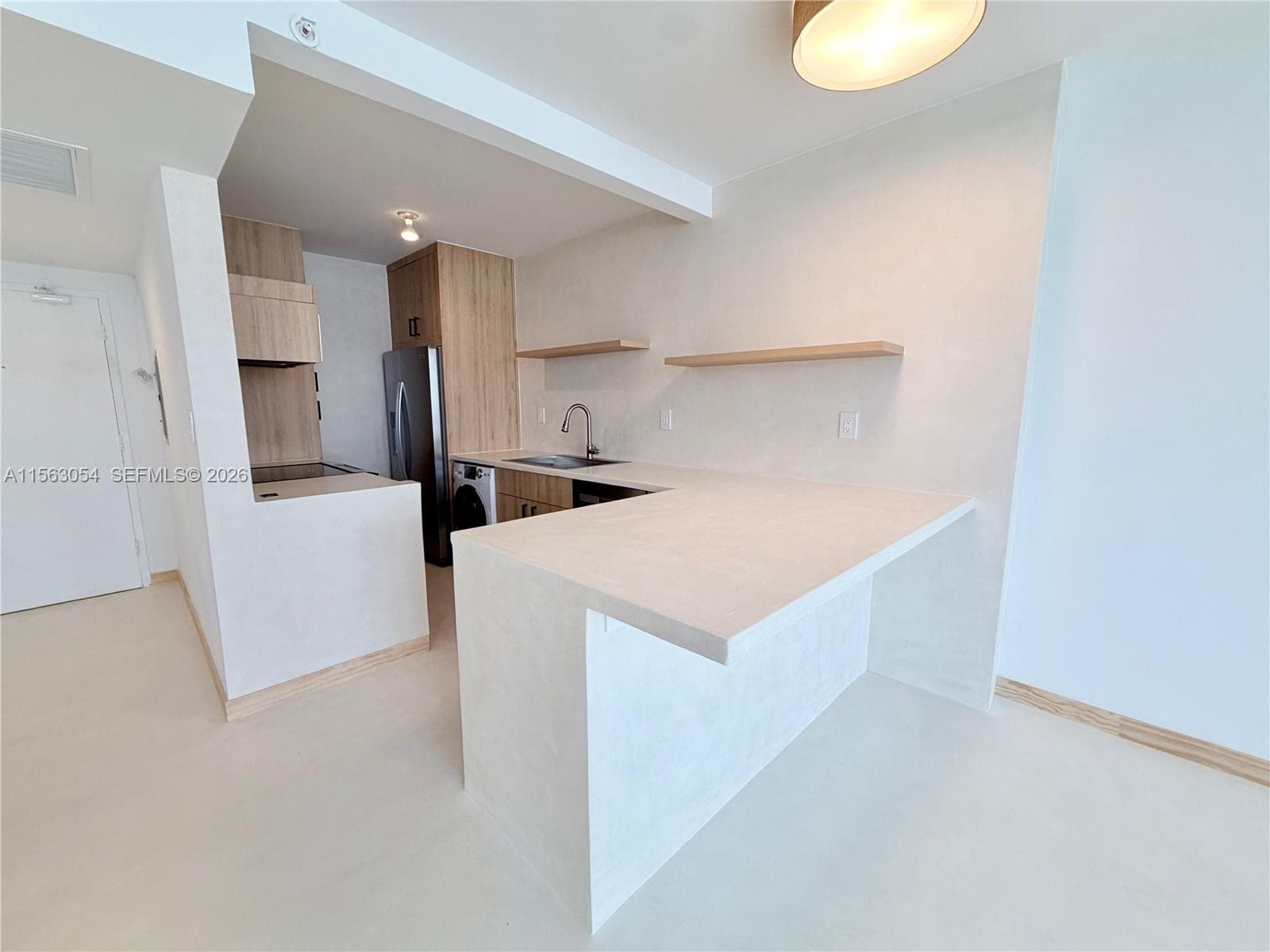 100 Lincoln Rd 1241 photo 1