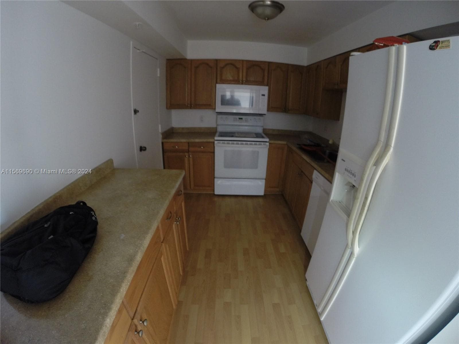 400 Kings Point Dr 905 photo 10