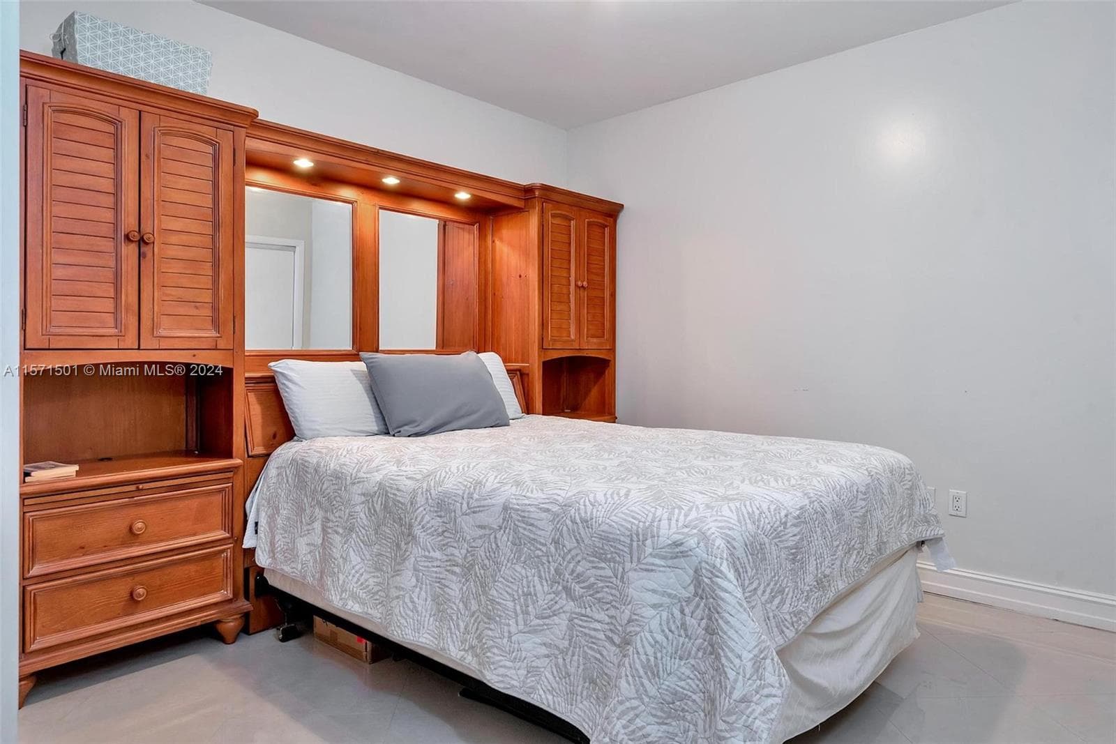 1830 S Ocean Dr 4709 photo 22