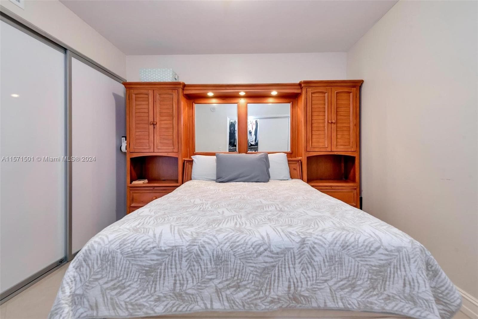 1830 S Ocean Dr 4709 photo 24