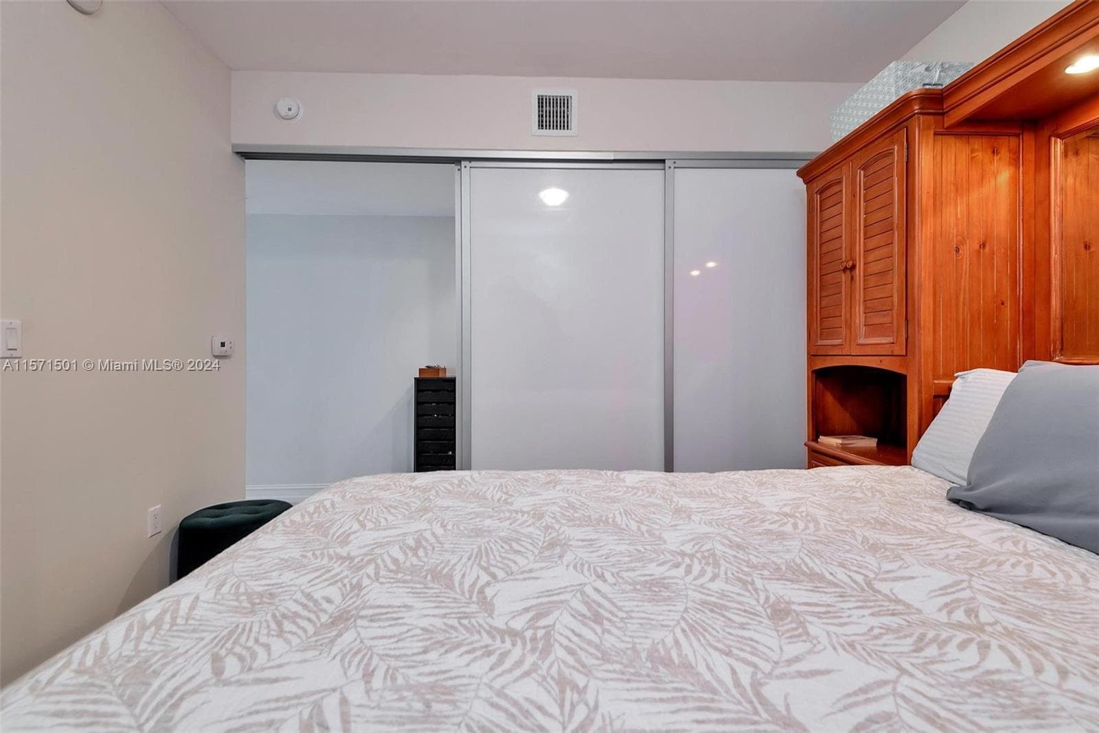 1830 S Ocean Dr 4709 photo 25